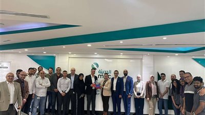 غادة عجمي تُكرم رموز الجالية المصرية في الإمارات