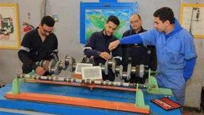 أسامة ربيع يبحث تطوير مراكز التدريب الفني التابعة لقناة السويس