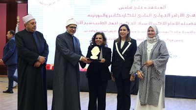 رئيس جامعة الأزهر يشارك في تكريم الفائزين في ملتقى الأزهر للكاريكاتير
