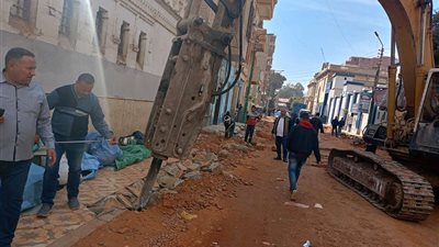 محافظ أسيوط: تسوية شوارع منفلوط تمهيدًا لرصفها ضمن خطة التطوير