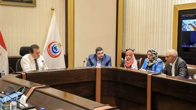 وزير الصحة يعقد اجتماعًا مع مديري إدارات الرعاية الصحية بجميع المحافظات