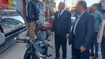 تحرير وضبط 20 محضر خلال حملة مكبرة لرفع الإشغالات والتفتيش على رخص المحلات بأسيوط