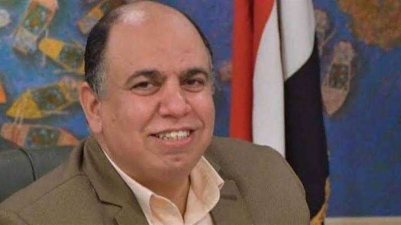 الكاتب الصحفي هشام