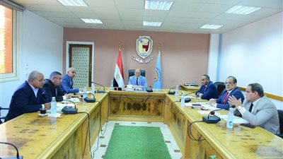 رئيس جامعة سوهاج يناقش تجهيزات امتحانات الفصل الدراسي الأول ٢٠٢٤/٢٠٢٣