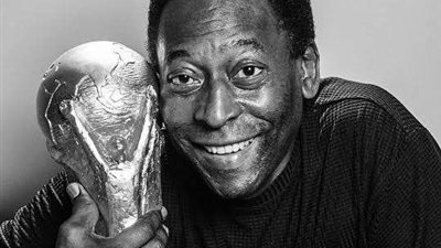 في ذكرى رحيل «الجوهرة السمراء»| سر منع بيليه من اللعب في أوروبا