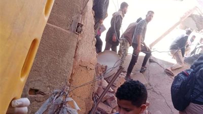 إنهيار جزئي بمنزل مكون من طابقين بسوهاج