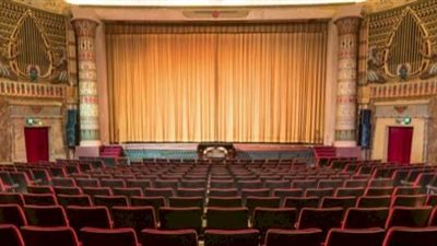 لماذا المسرح المصري لا يحقق إيرادات؟ .. ناقد سينمائي يوضح