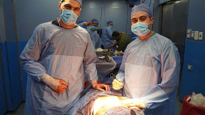 استمرت 10 ساعات.. طبيب شرقاوي ينجح في استئصال ورم وزنه 15 كيلو من مريض