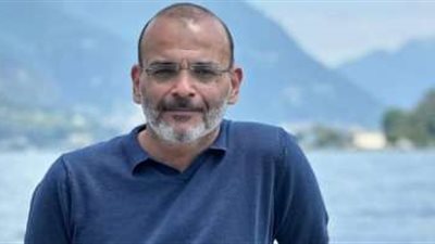 أيمن بهجت قمر ينتقد تلميحات تربط بين كلمات أغانيه وحياته الشخصية