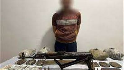 ضبط عنصر شديد الخطورة بحوزته سلاح ناري ومخدرات بالشرقية