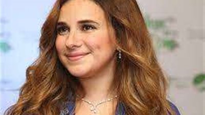 شيري عادل صحفية في 