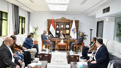 خلال اجتماع عاجل.. محافظ قنا يتابع الموقف التنفيذي لمشروعات الخطة الاستثمارية