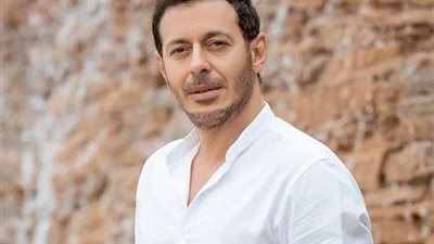 تفاصيل الحالة الصحية لوالد مصطفى شعبان