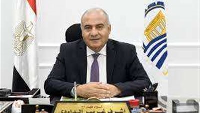 محافظ قنا يعتمد ترقية 375 موظفا بالديوان العام والوحدات المحلية