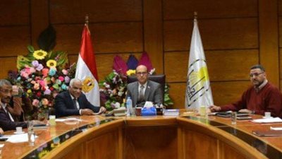 رئيس جامعة أسيوط يترأس اجتماع اللجنة التنسيقية لمتابعة مشروع مستشفى 2020 لعلاج الأورام