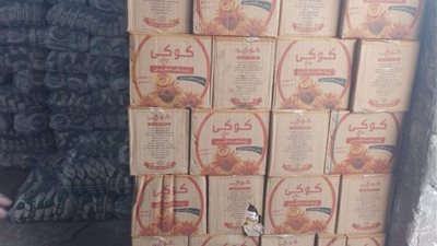 ضبط 100 كرتونة من زيت الطعام قبل بيعها بالسوق السوداء بأسيوط