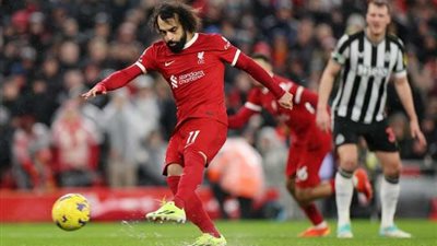 بعد إهدار ركلة الجزاءأمام نيوكاسل.. صلاح يكشف سبب تبديله الحذاء