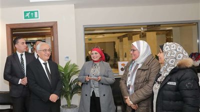 وزير التربية والتعليم يستهل العام الجديد بتفقد مبنى الوزارة لمتابعة سير العمل وتقديم التهنئة للعاملين