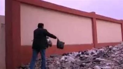 النقل تطالب المواطنين بعدم  القاء المخلفات والقمامة على شريط السكك الحديدية