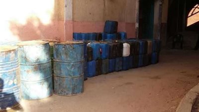 ضبط 3.5 طن سولار قبل بيعها في السوق السوداء بأسوان