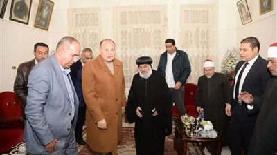 محافظ أسيوط يزور مطرانيتي ديروط والقوصية للأقباط الأرثوذوكس للتهنئة بعيد الميلاد المجيد