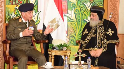 وزير الدفاع يهنئ البابا تواضروس بمناسبة عيد الميلاد المجيد