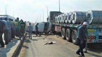 إصابة 8 أشخاص في حادث تصادم ميكروباص وتريلا بالطريق الأوسطي