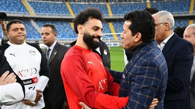 وزير الرياضة يصطحب ابطال مصر والعالم بالالعاب المختلفة لحضور تدريب المنتخب المصري لكرة القدم