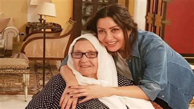 بعد دفن والدتها.. لطيفة: الحمد الله إني دفنت أمي في تونس