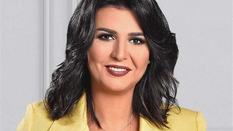 الإعلامية مني الشاذلي
