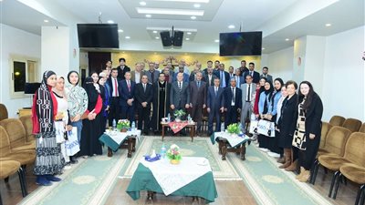 في أجواءً من البهجة والسعادة.. وفد جامعة سوهاج يزور كنائس الطوائف المسيحية للتهنئة بعيد الميلاد المجيد..والنعماني يؤكد مصر ستظل نسيجًا وجسدًا واحدًا ووطنًا للسلام