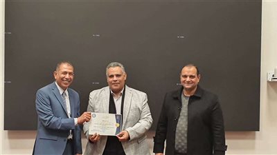 تكريم مدير مركز سيطرة الشبكة الوطنية بأسيوط