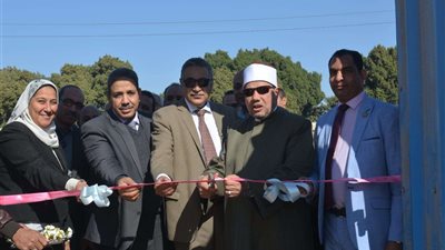 نائب رئيس جامعة الأزهر بأسيوط يفتتح منفذ بيع المنتجات الزراعية ومزرعة الإنتاج الحيوانى