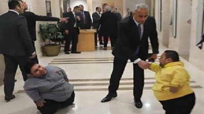 وزير العمل يستقبل مواطنًا من ذوي الهمم ويوجه بتوفير فرصة عمل له