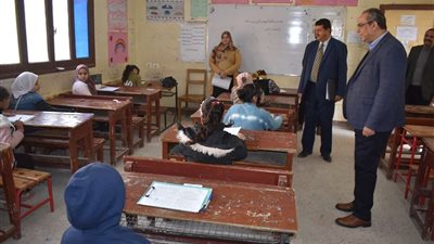 الدكتور ياسر محمود يتفقد لجان امتحانات الفصل الدراسي الأول بمدارس سوهاج