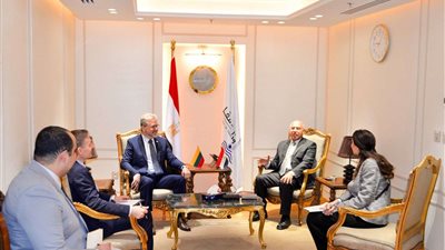 وزير النقل يستقبل سفير ليتوانيا بالقاهرة لبحث سبل التعاون