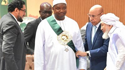 الرئيس الجامبي آداما بارو يفوز بجائزه أفريقيا لتعزيز السلام 2024