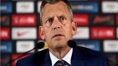 تعيين رئيس لجنة حكام جديد في الدوري الإنجليزي