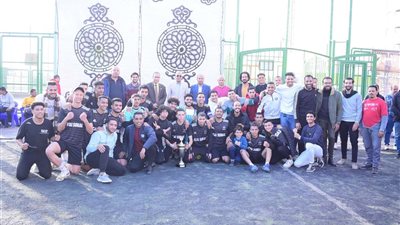 تتويج فريق الحاسبات والذكاء الاصطناعي بجامعة سوهاج بكأس البطولة فى نهائي مباريات كرة القدم