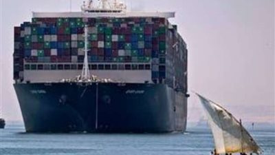 الحوثيين يستهدفون سفينة أمريكية في البحر الأحمر