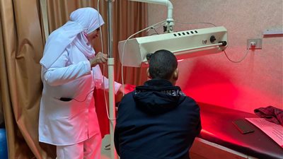 قسم العلاج الطبيعي بمستشفي سوهاج الجامعي يستقبل ٦٠ جلسة يومياً.. و ٦جلسات مجاناً للجهاز الإداري بالجامعة