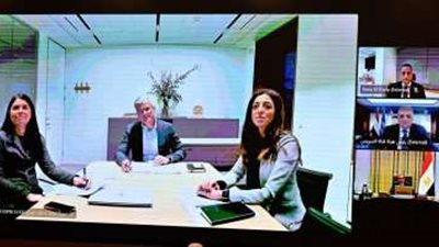 رئيس الوزراء يبحث مع مجموعة 