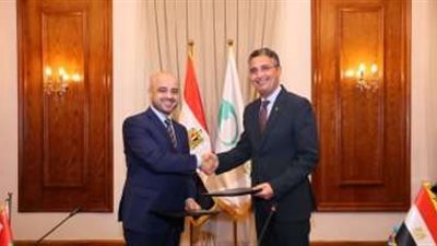 البريد المصري يوقع اتفاقية مع عمان لتطوير الخدمات اللوجستية بين البلدين