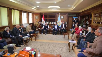 وزير الصحة يلتقي محافظ كفر الشيخ وعددًا من أعضاء مجلسي الشيوخ والنواب