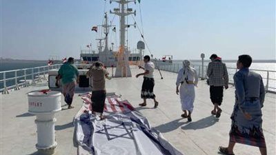 نواصل منع السفن.. الحوثي يعلق على الضربة الأمريكية الجديدة في صنعاء