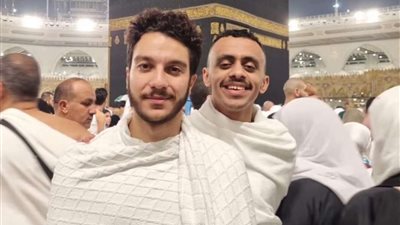 بالصور| نور النبوي وكزبرة يؤديان مناسك العمرة بعد نجاح فيلم 
