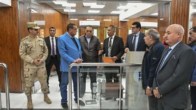 وزير التنمية المحلية ومحافظ الشرقية يتفقدان مركز سيطرة الشبكة الوطنية للطوارئ