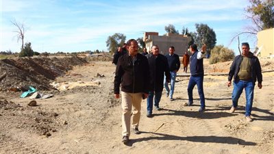 رئيس مياه أسيوط يتفقد مركز الفرافرة لمتابعة مشروعات حياة كريمة