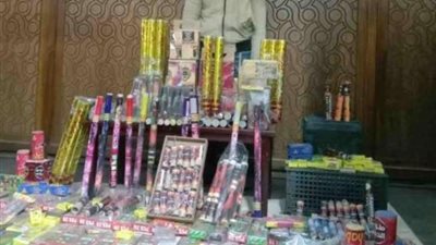 بقصد التروّيج.. حبس عاطل لحيازته كميات كبيرة من الألعاب النارية بالإسكندرية