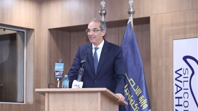 عمرو طلعت يزور  أسيوط لافتتاح وتفقد عدد من مشروعات الاتصالات وتكنولوجيا المعلومات والبريد بالمحافظة